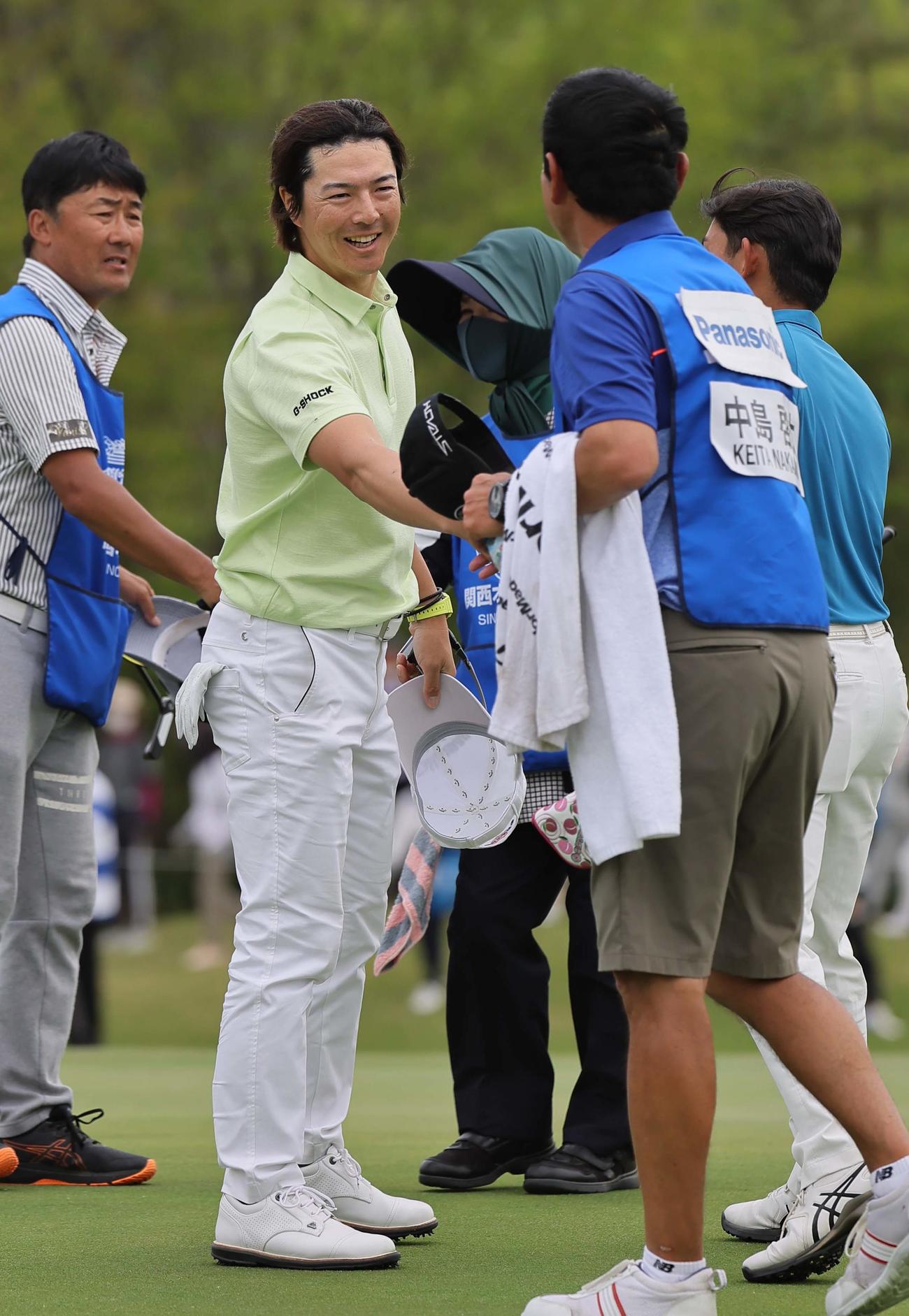 68でホールアウトした石川は笑顔を見せる（撮影・上田博志）