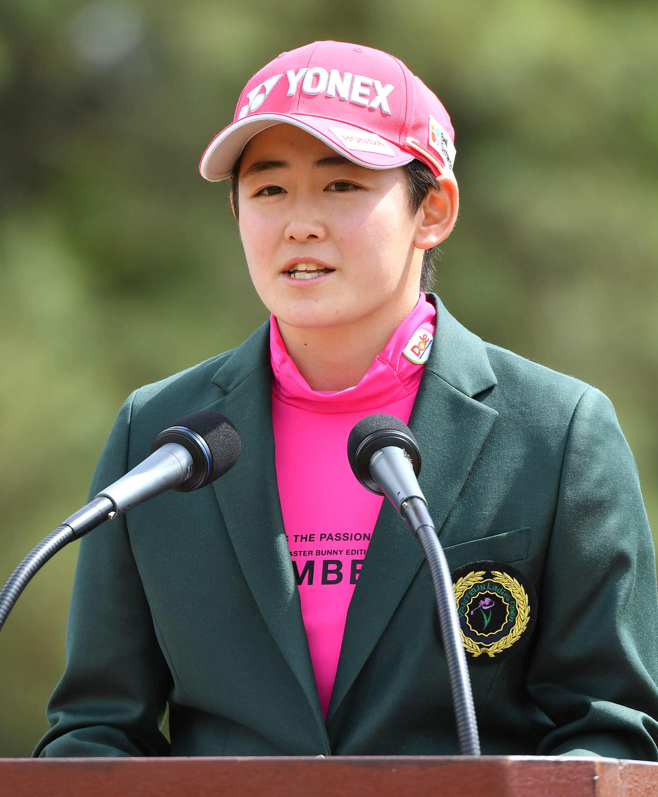 KKT杯バンテリン・レディース最終日　表彰式で優勝スピーチをする岩井明愛（撮影・岩下翔太）