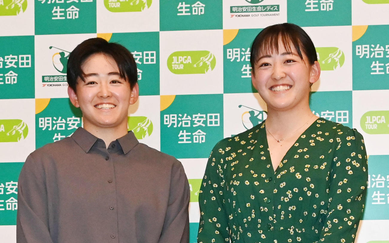岩井明愛（左）と岩井千怜（2023年3月7日撮影）