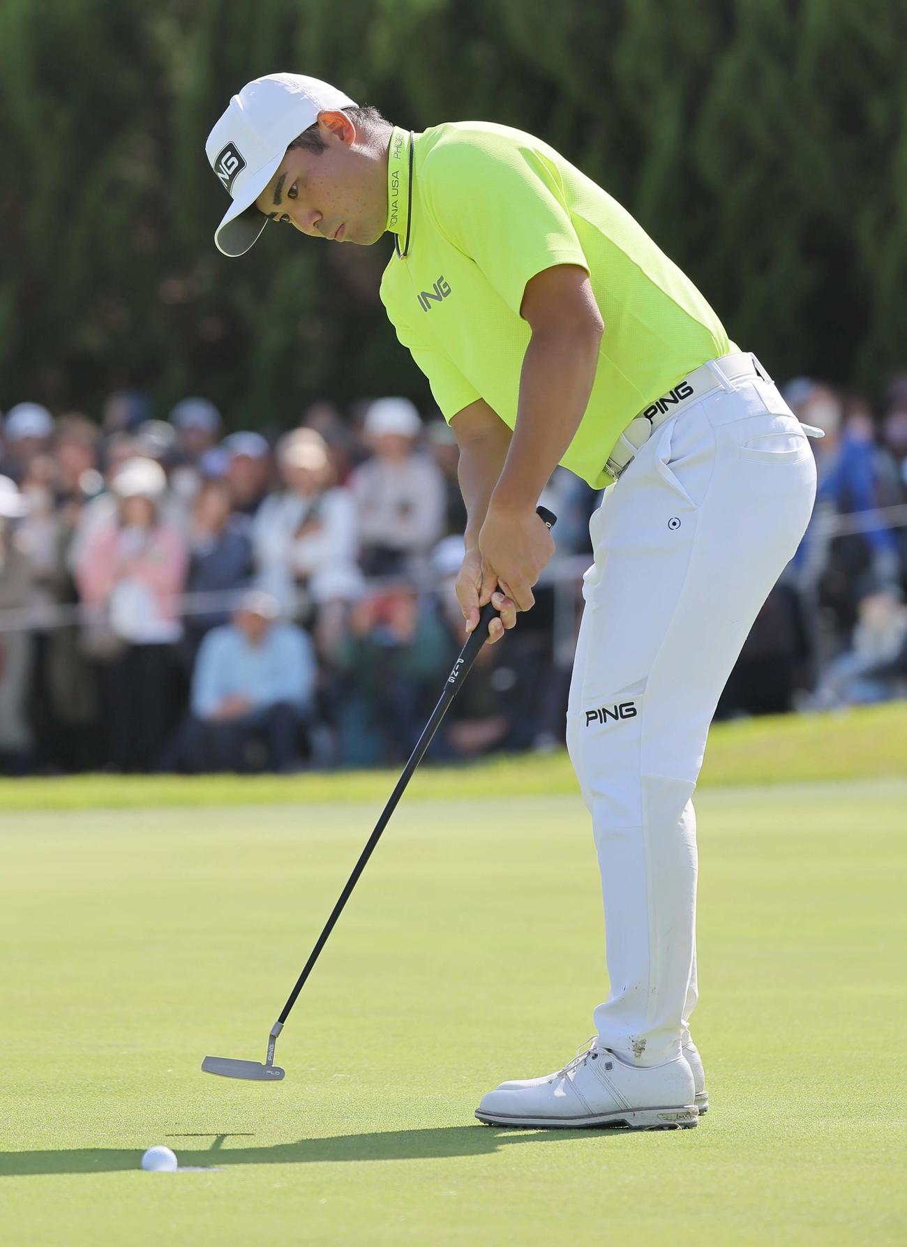 18番、優勝パットを沈める蝉川（撮影・上田博志）