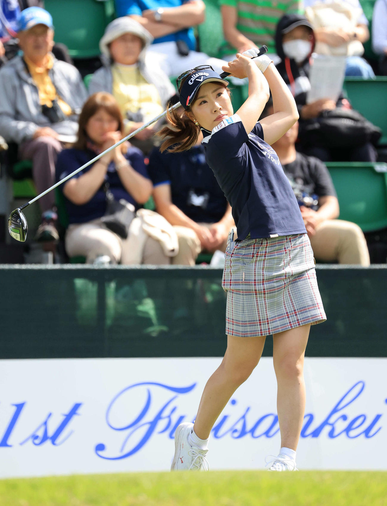 1番、ティーショットを放つ木村（撮影・浅見桂子）