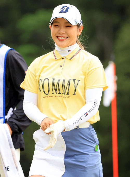 2番、笑顔を見せる吉田（撮影・浅見桂子）