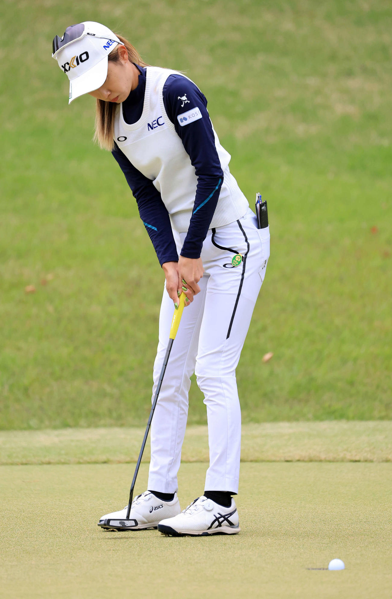 4番、バーディーを決める安田祐（撮影・浅見桂子）
