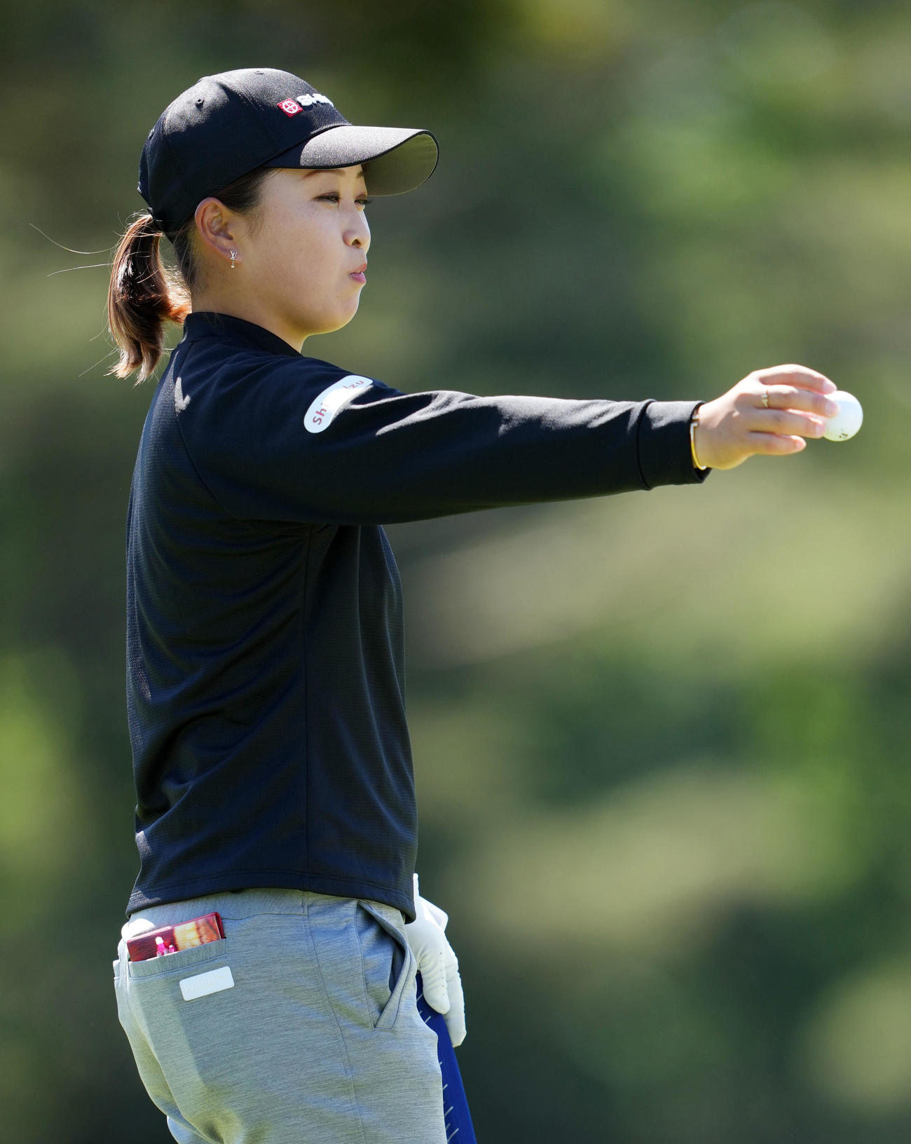 プロアマ戦でプレーする西郷（撮影・横山健太）