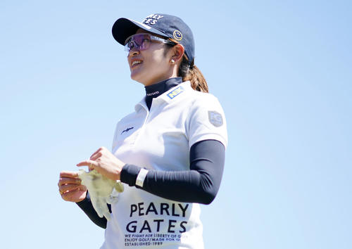 プロアマ戦でプレーする原（撮影・横山健太）