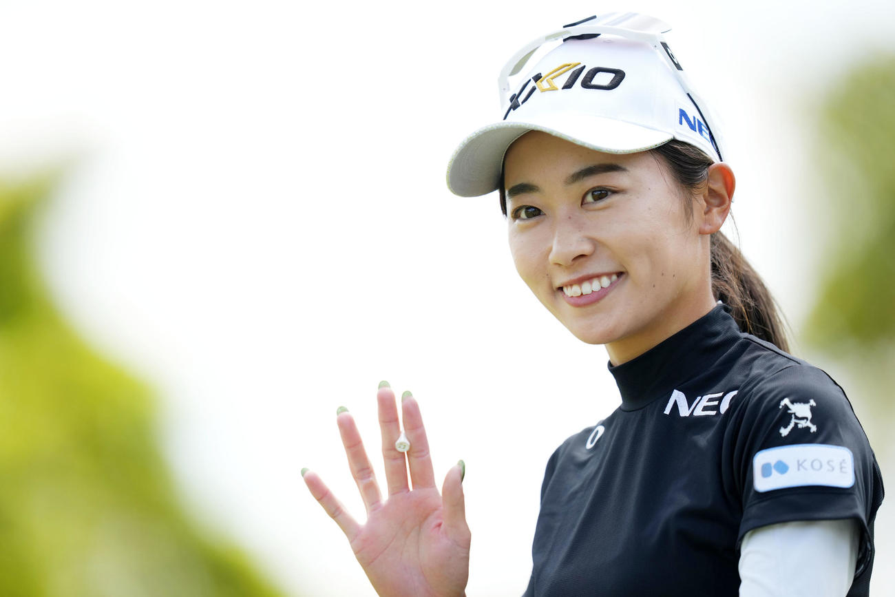 3番、笑顔を見せる安田（撮影・横山健太）