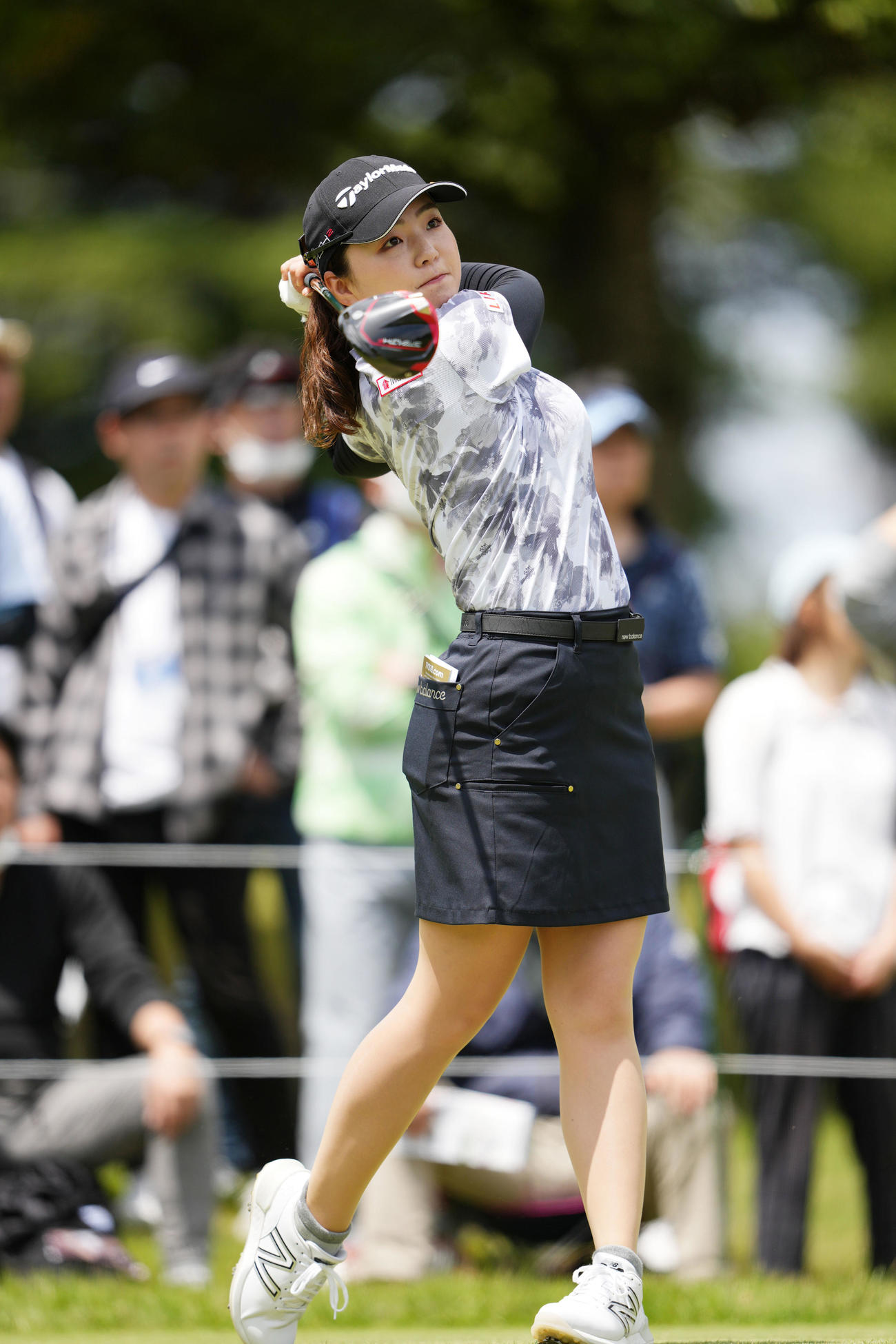 4番、ティーショットを放つ山内（撮影・横山健太）