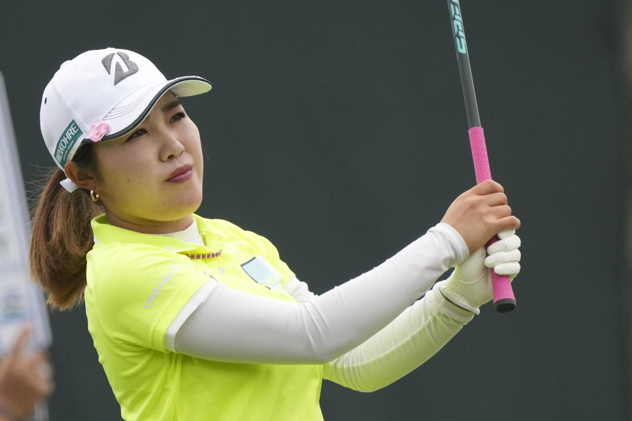 首位タイでホールアウトした古江彩佳（AP）