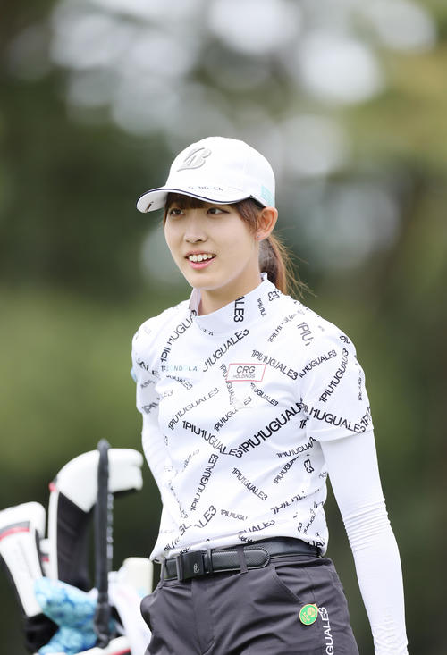 練習場で笑顔を見せる馬場（撮影・足立雅史）