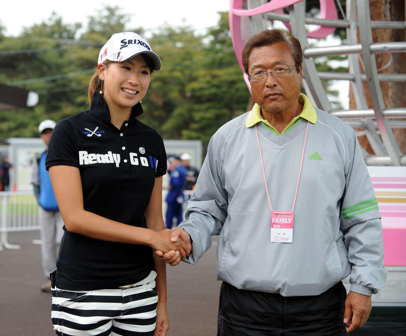木戸愛、元プロレスラーでいぶし銀の父・木戸修氏とのペアルック姿を披露「幸せでした」 - 国内女子ゴルフ写真ニュース : 日刊スポーツ