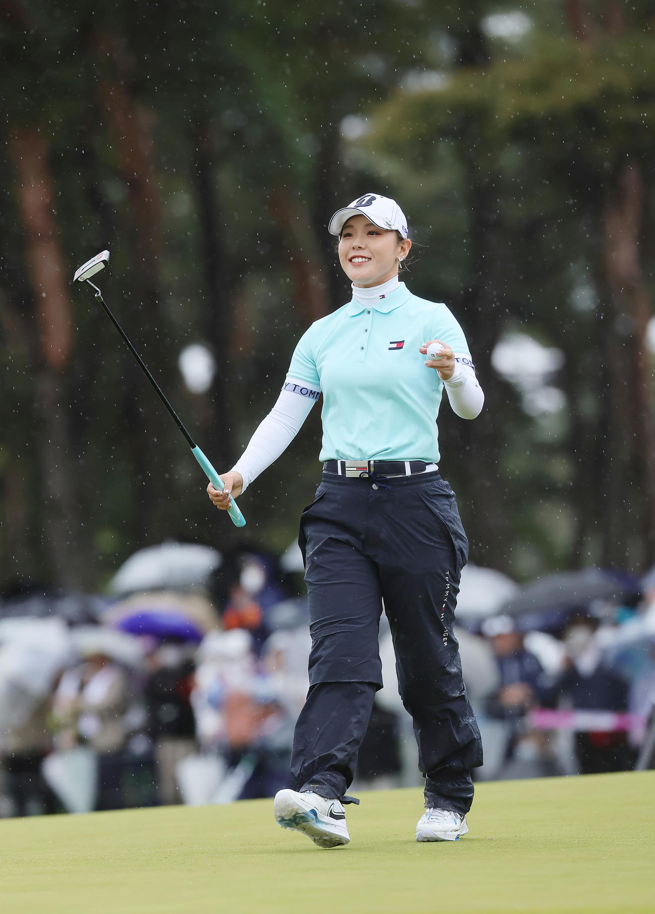 優勝を決め笑顔を見せる吉田（撮影・足立雅史）