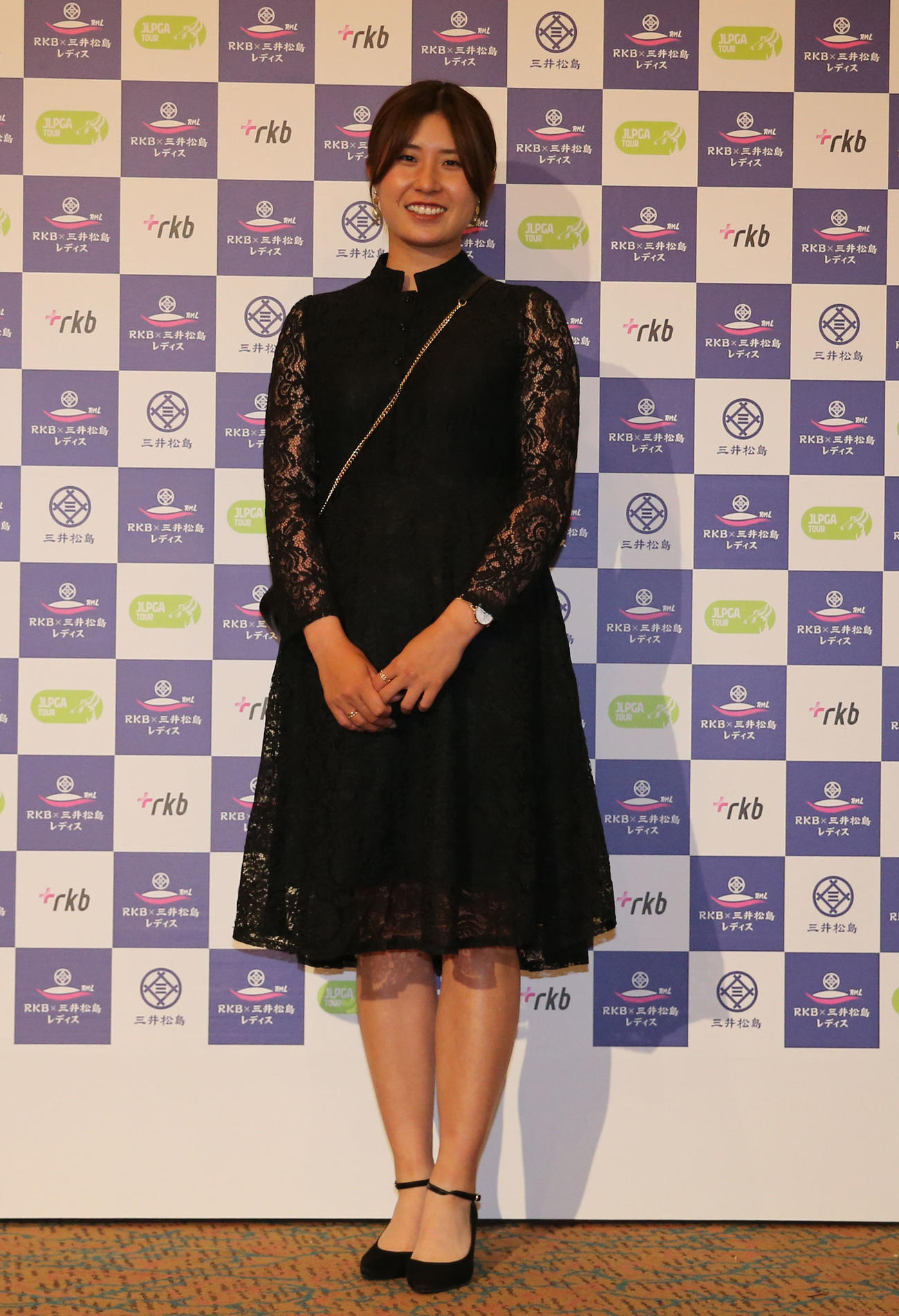 ドレスアップして前夜祭に出席する大里桃子（撮影・冨田成美）
