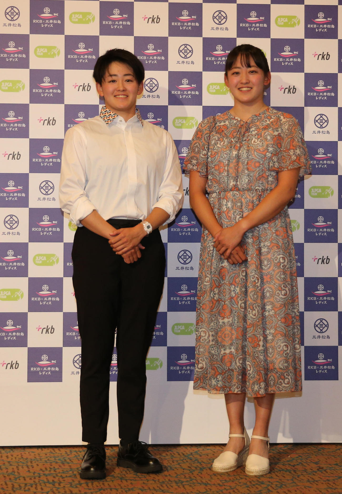 ドレスアップして前夜祭に出席する岩井姉妹、姉の明愛(左)と妹の千怜（撮影・冨田成美）
