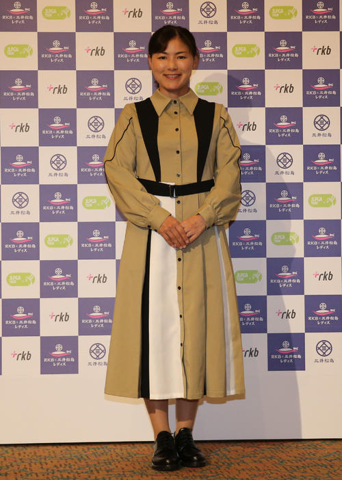 ドレスアップして前夜祭に出席する横峯さくら（撮影・冨田成美）