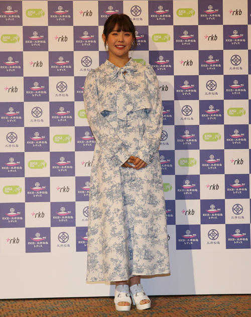 ドレスアップして前夜祭に出席する吉田優利（撮影・冨田成美）
