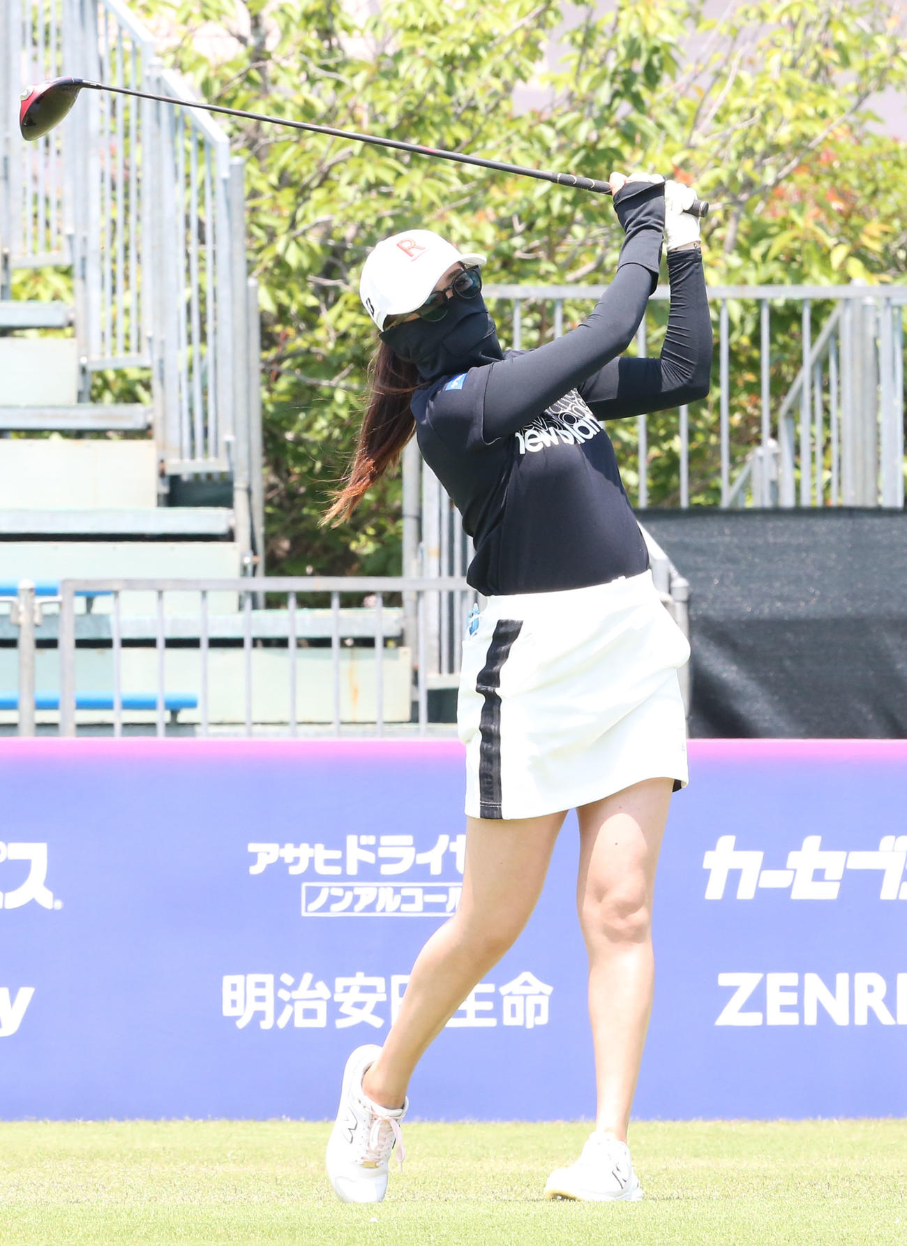 プロアマ戦　1番、稲見萌寧はティーショットを放つ（撮影・冨田成美）