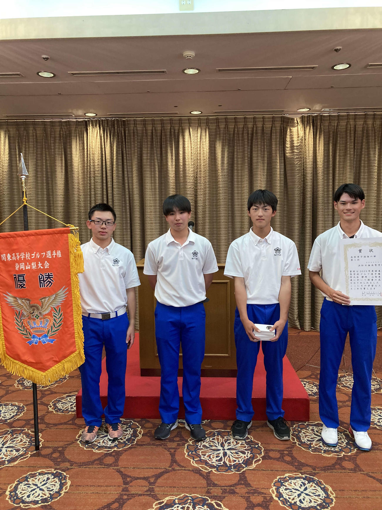 団体男子優勝の浜松日体。左から久保山理叶、鈴木零央、藤田悠太郎、鈴木海斗