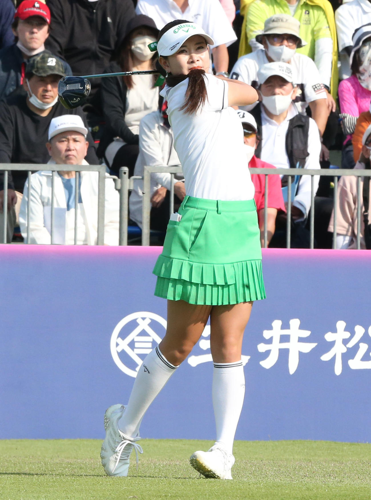 初日　1番、河本はティーショットを放つ（撮影・冨田成美）