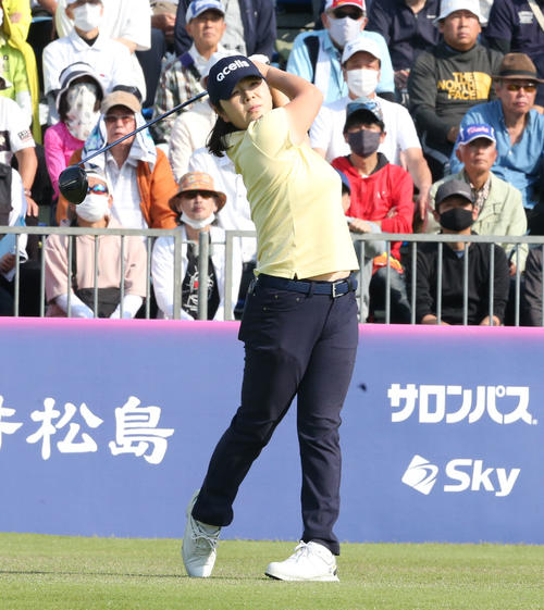 初日 1番、イ・ミニョンはティーショットを放つ(撮影・冨田成美)