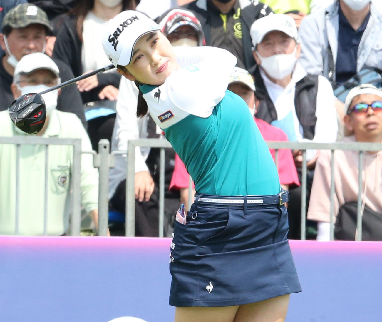初日　1番、小祝はティーショットを放つ（撮影・冨田成美）