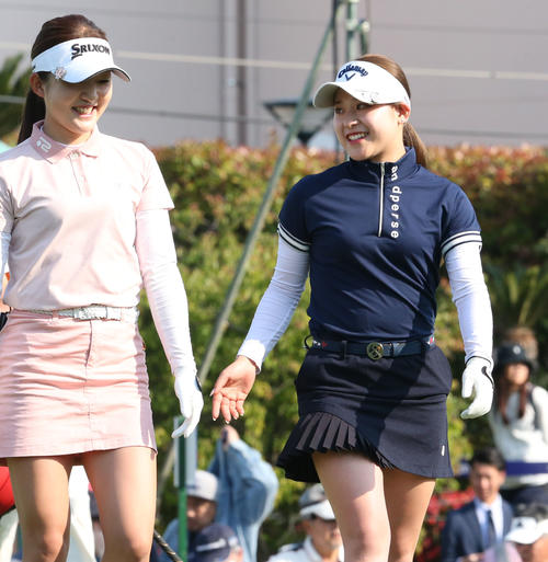 1番、笑顔で移動する吉田鈴(右)と岸部（撮影・冨田成美）