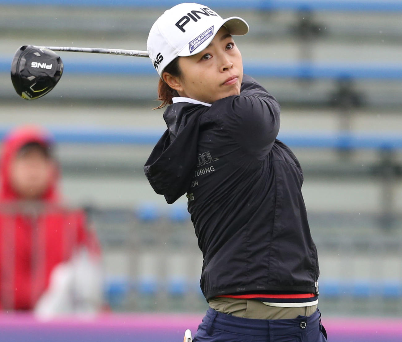 2日目　1番、　一ノ瀬はティーショットを放つ（撮影・冨田成美）