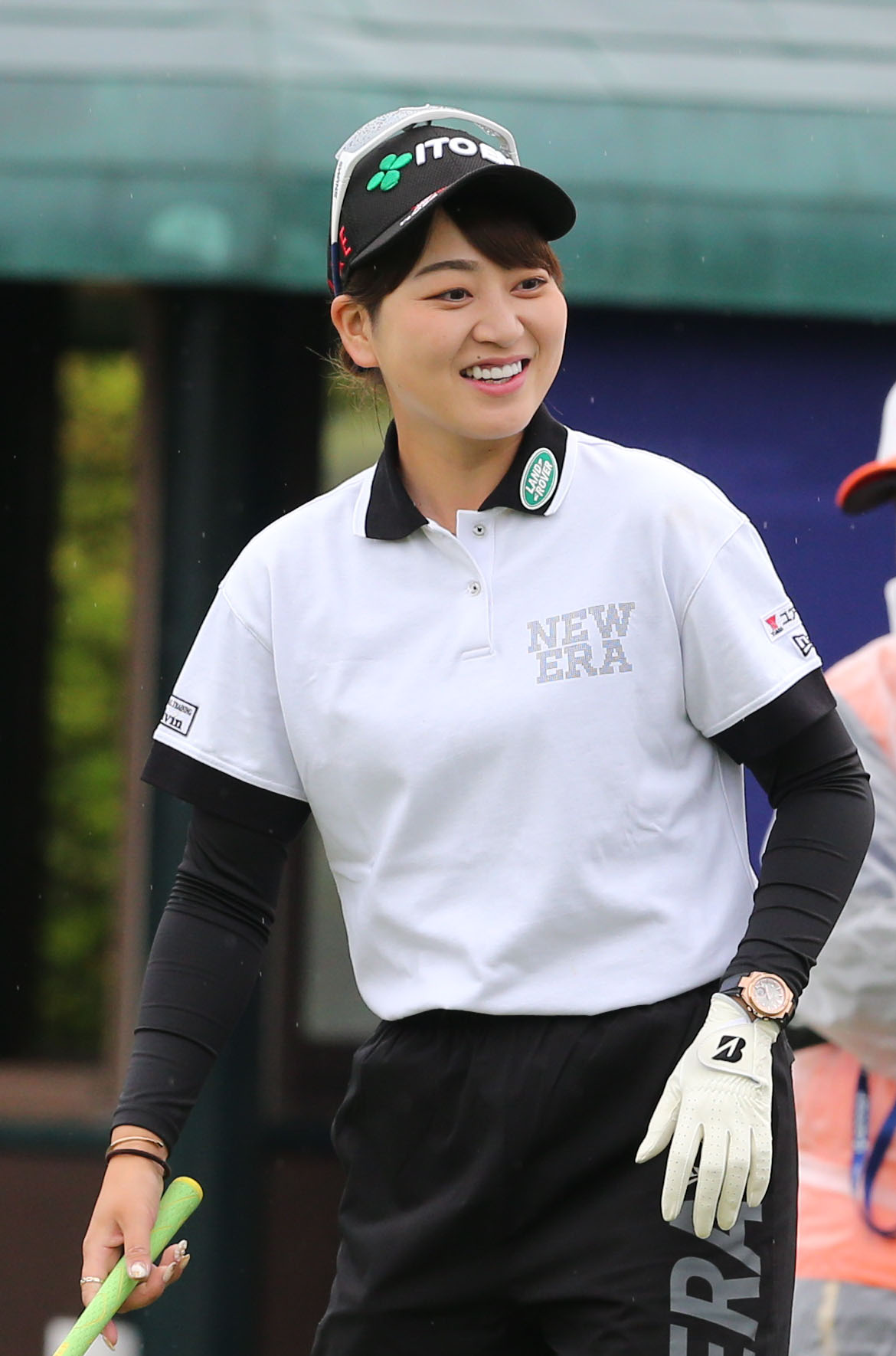2日目　1番、田辺はティーショット前に笑顔を見せる（撮影・冨田成美）