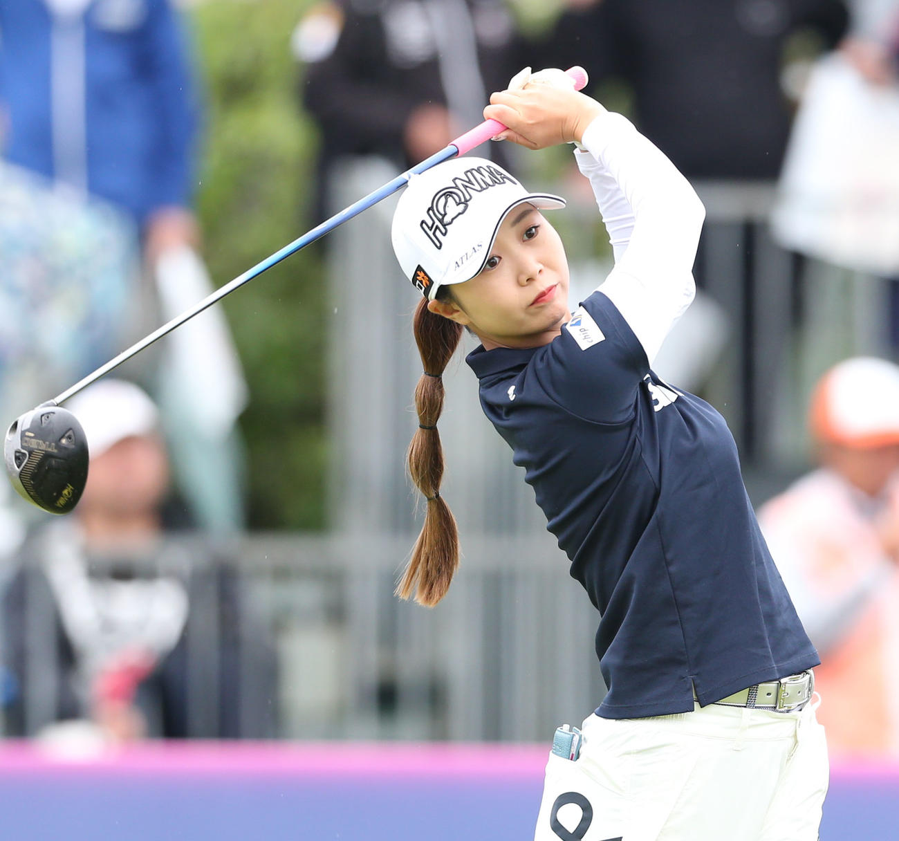 2日目　1番、金沢はティーショットを放つ（撮影・冨田成美）