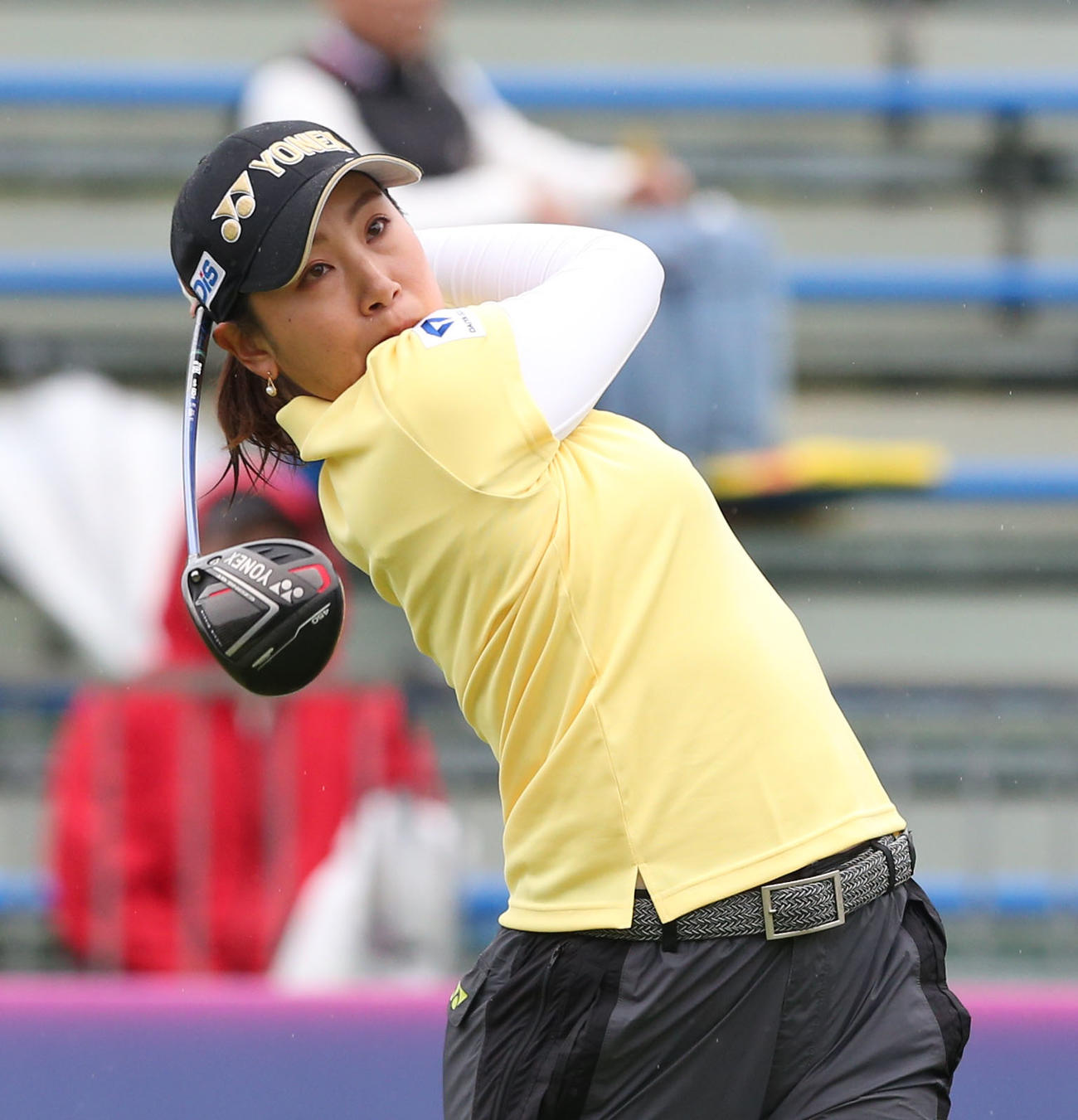2日目　1番、若林はティーショットを放つ（撮影・冨田成美）