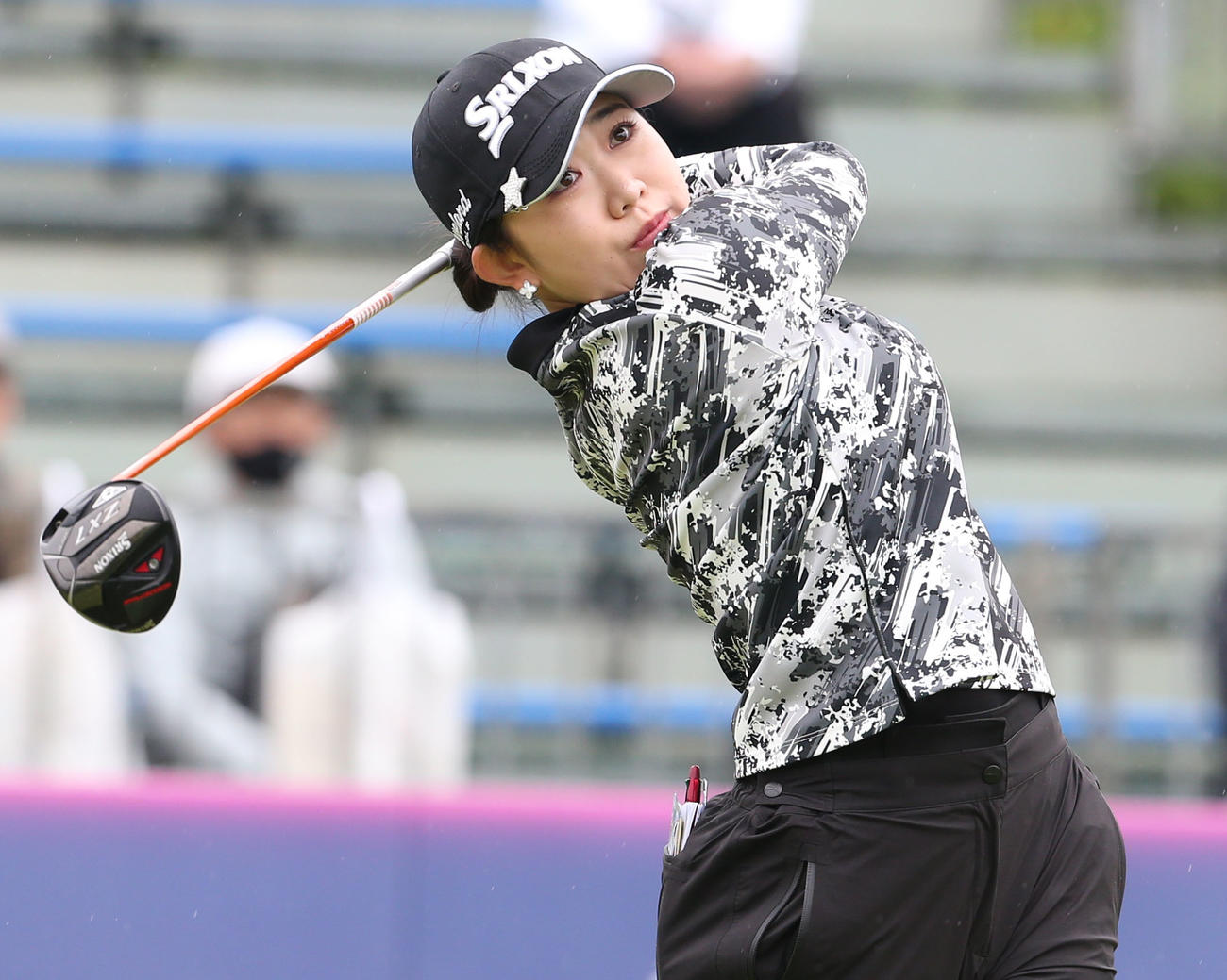 2日目　1番、内田はティーショットを放つ（撮影・冨田成美）