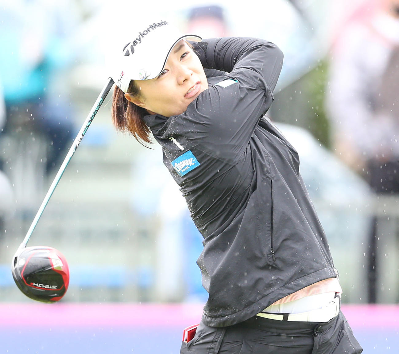2日目　1番、永峰はティーショットを放つ（撮影・冨田成美）