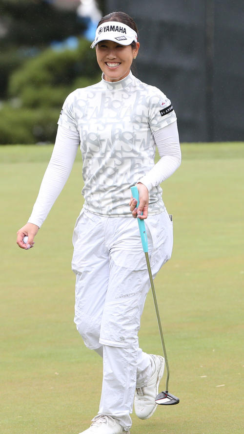 2日目　18番、ホールアウトし笑顔を見せる福田（撮影・冨田成美）