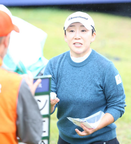 18番　2日目を終えホールアウトする申ジエ（撮影・冨田成美）