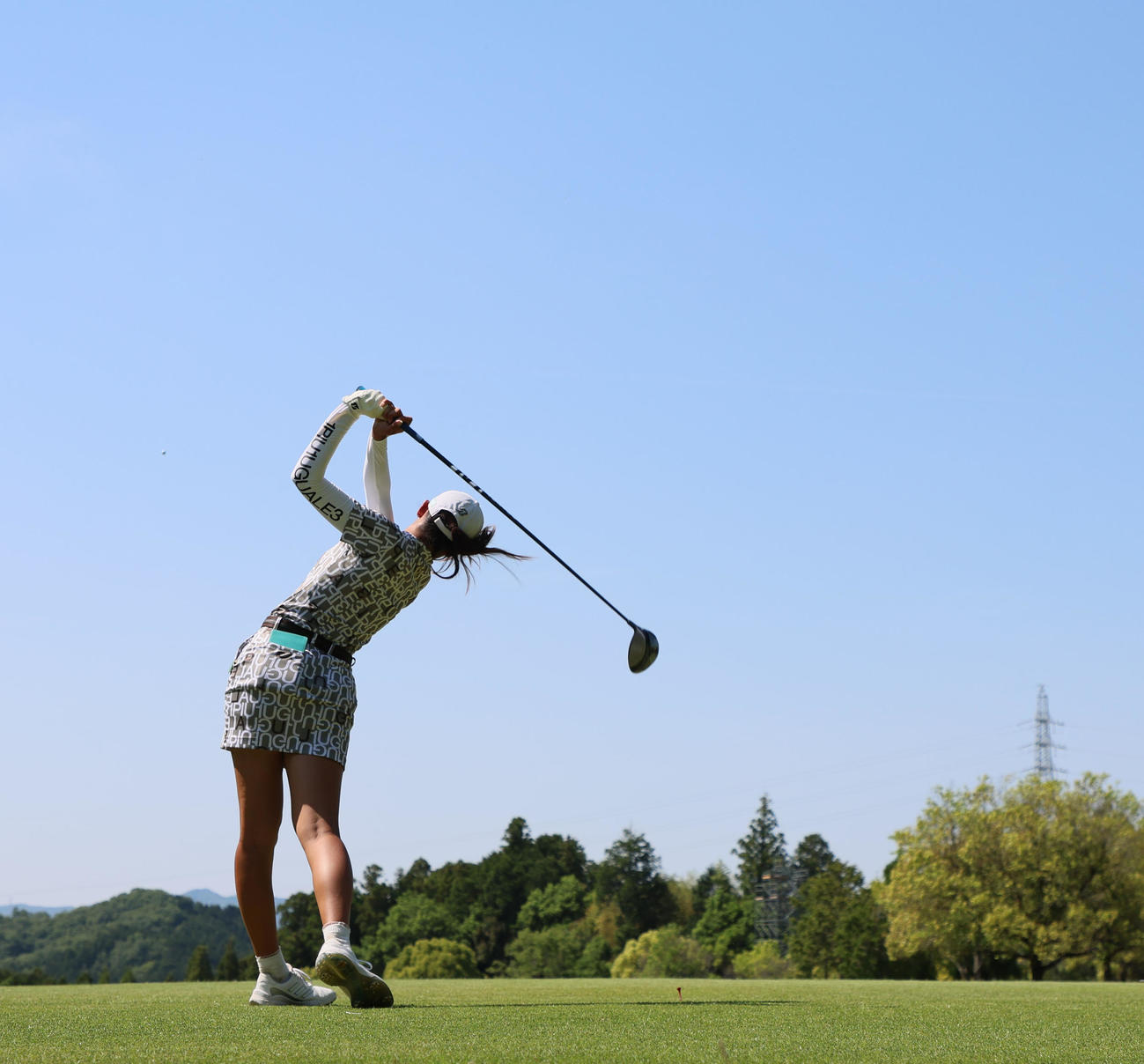 練習日　16番、ティーショットを放つ馬場咲希（撮影・加藤哉）