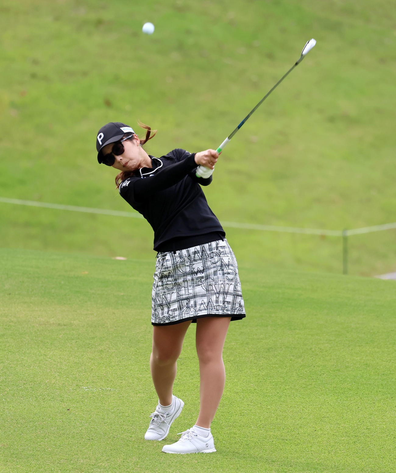18番、セカンドショットを放つ菊池絵理香（撮影・加藤哉）