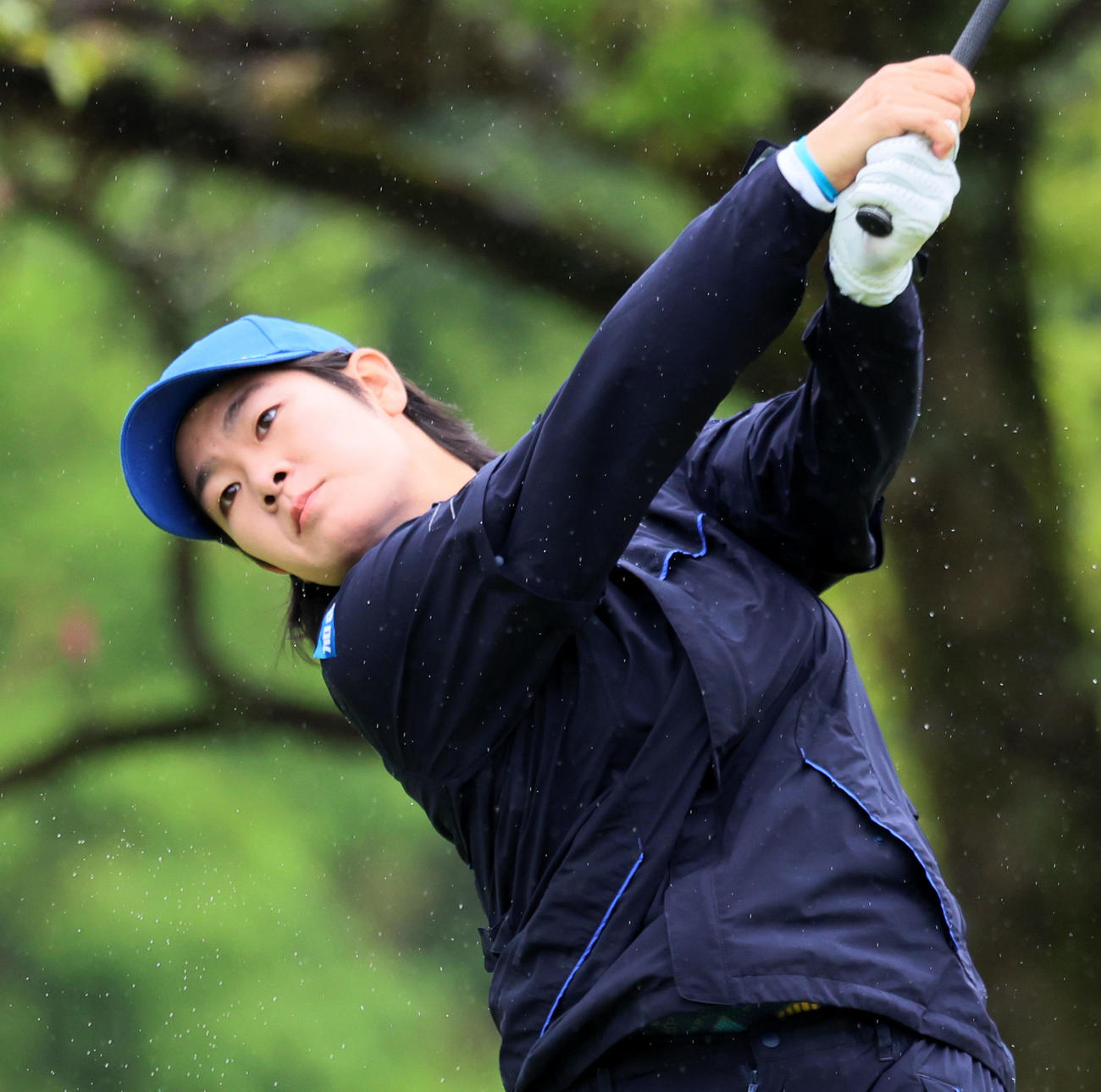 11番、ティーショットを放つ川岸史果（撮影・加藤哉）