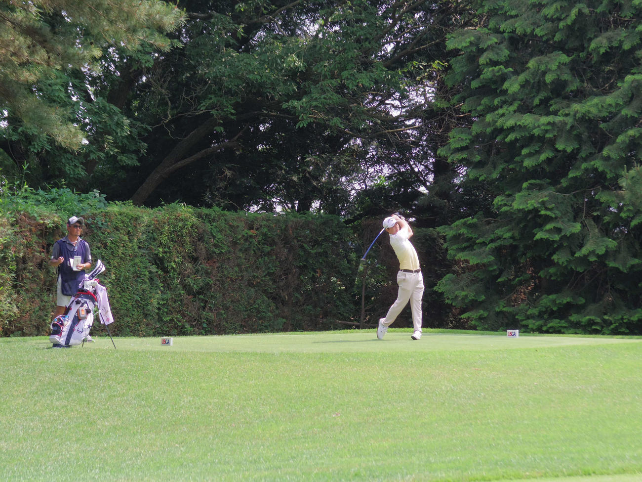 ショットを放つ石川