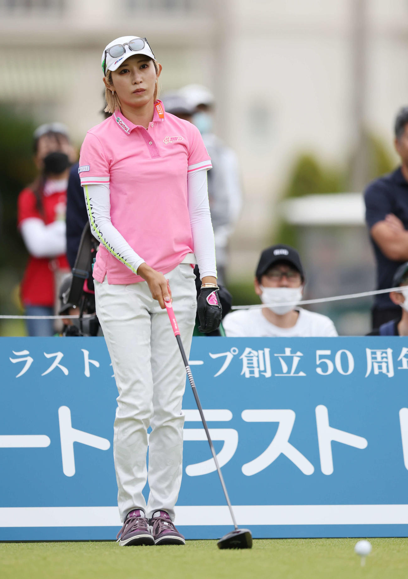 1番、コースを見る金田（撮影・宮地輝）