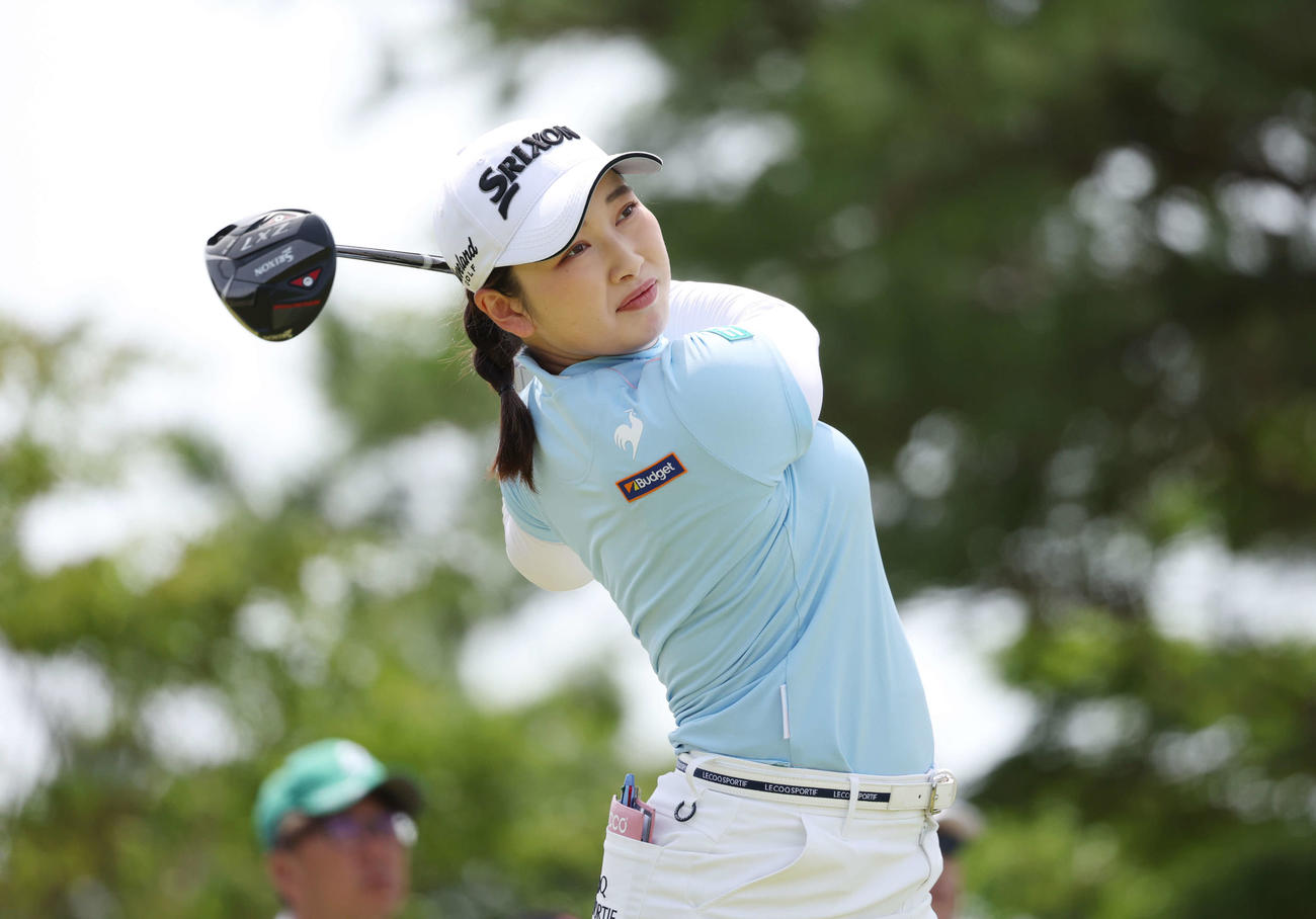 2番、ティーショットを放つ小祝（撮影・宮地輝）