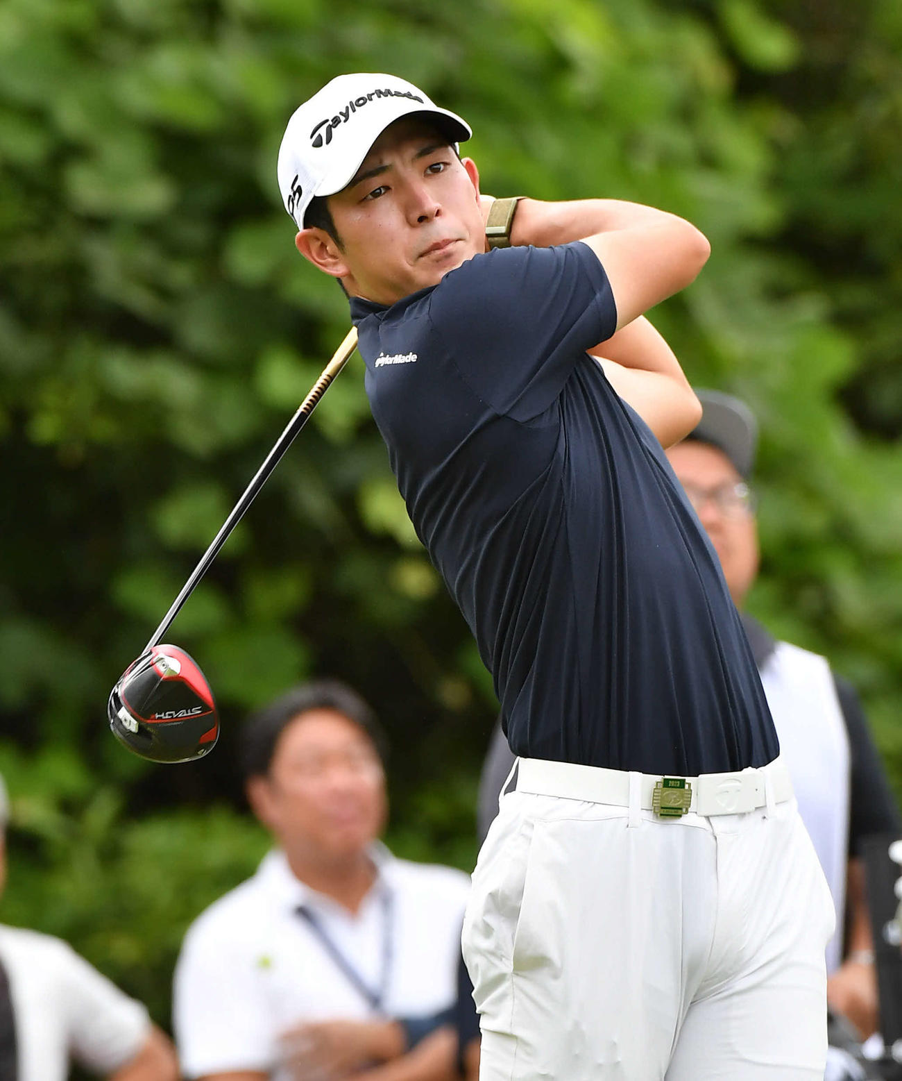 ASO飯塚チャレンジドゴルフトーナメント最終日　1番、ティーショットを放つ中島啓太（撮影・岩下翔太）