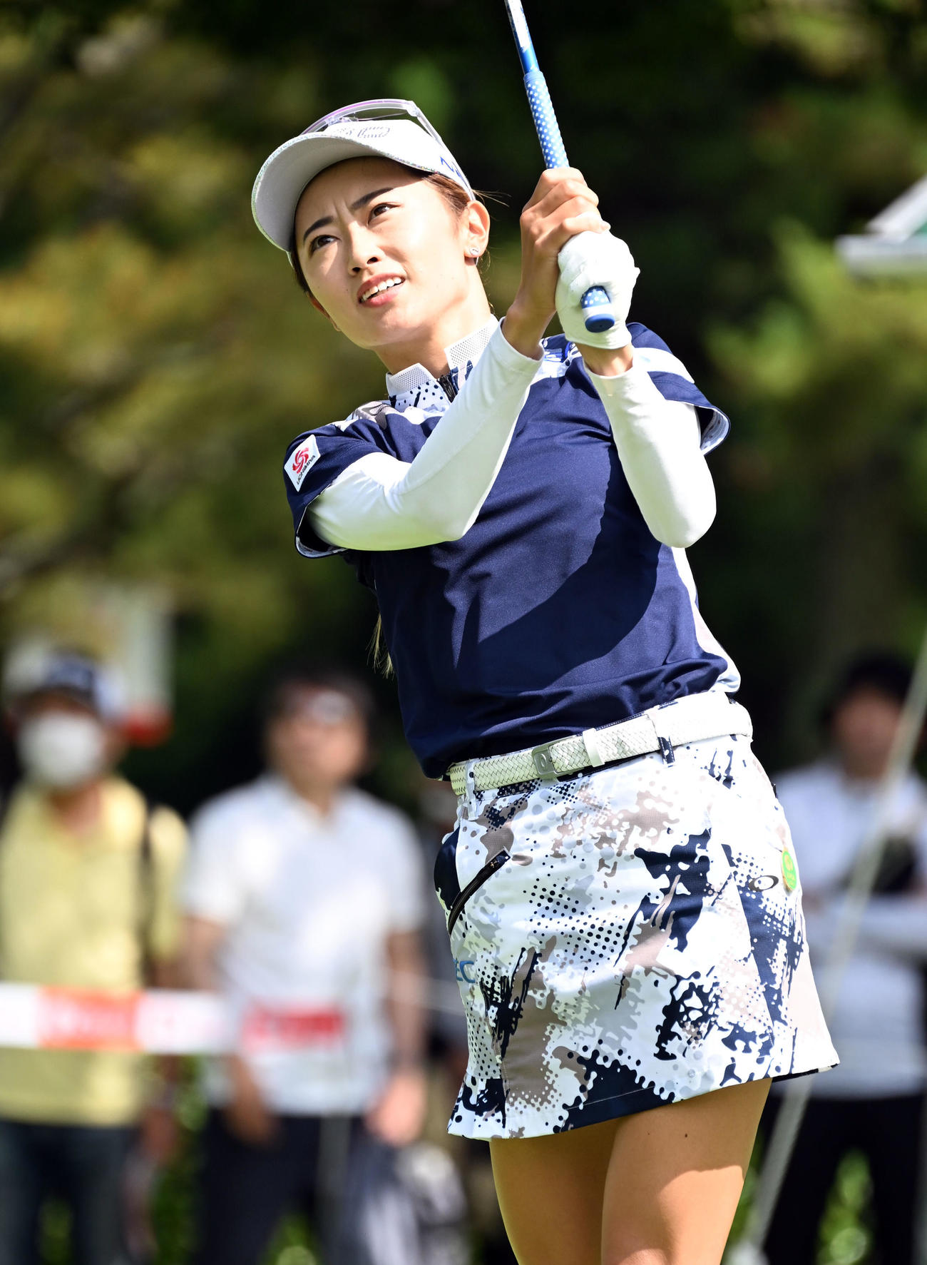スタートホールでティーショットを放つ安田祐香（撮影・たえ見朱実）