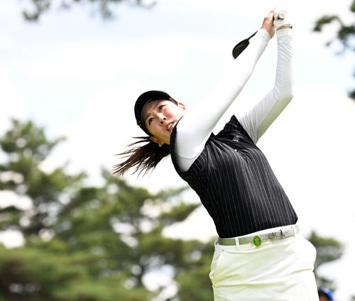 18番、豪快なショットを放つ福田真未（撮影・たえ見朱実）