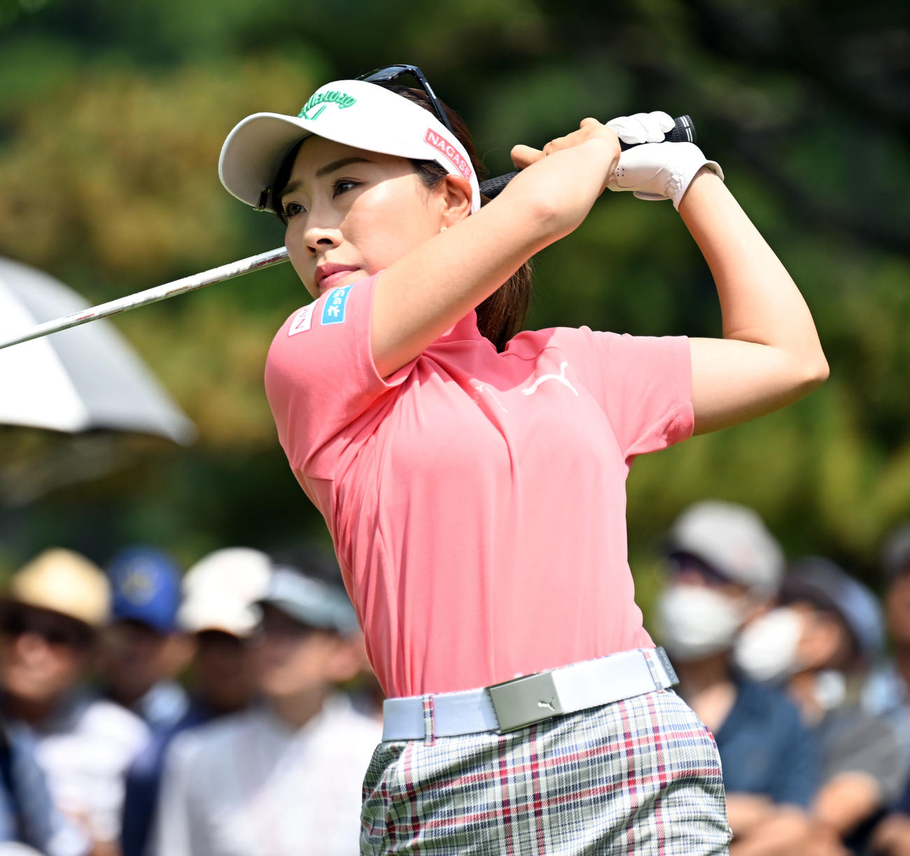 1番、ティーショットを放つ木村彩子（撮影・たえ見朱実）