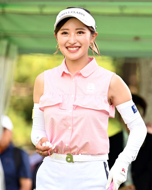 スタートで笑顔を見せる臼井麗香（撮影・たえ見朱実）