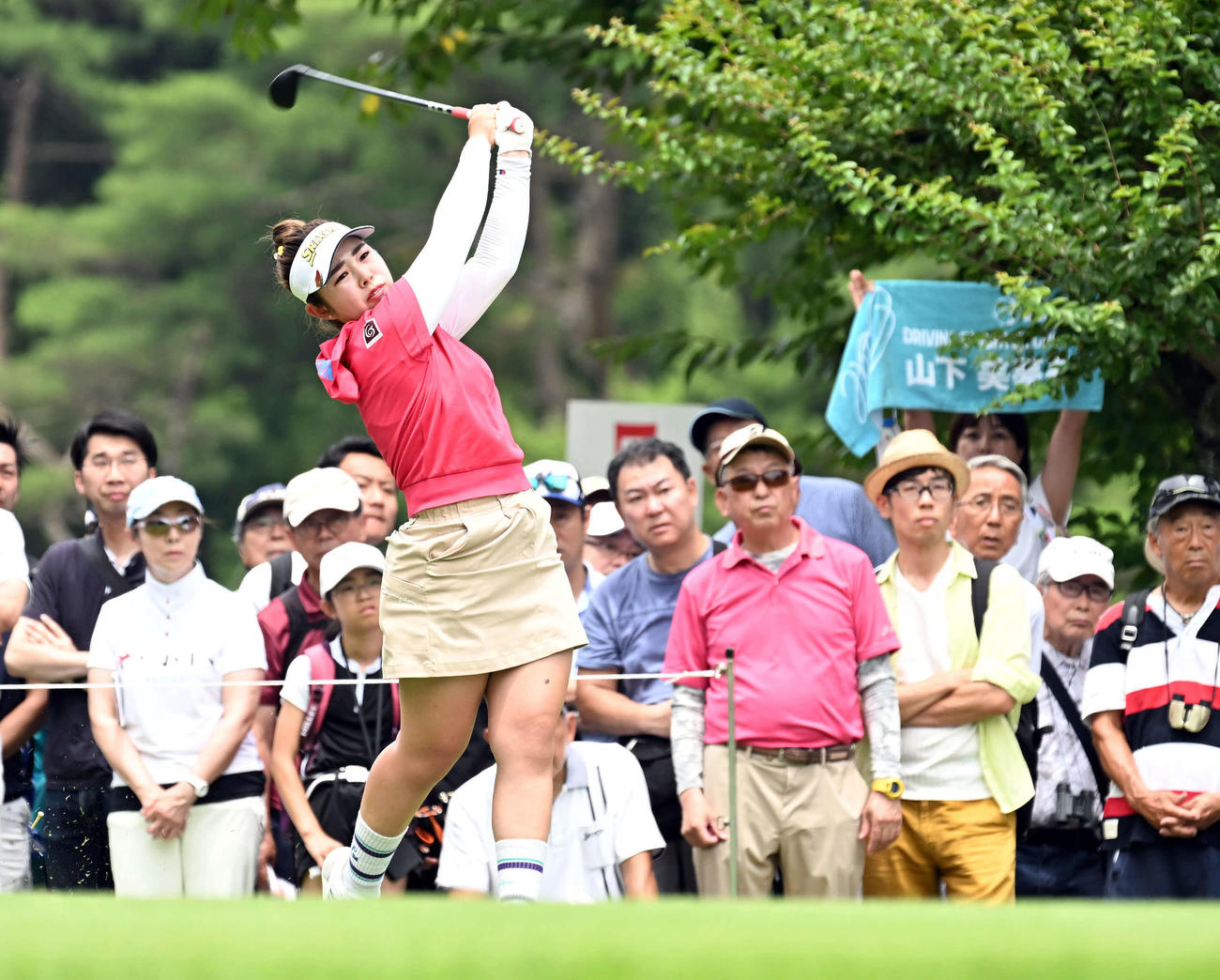 6番、ティーショットを放つ山下美夢有（撮影・たえ見朱実）