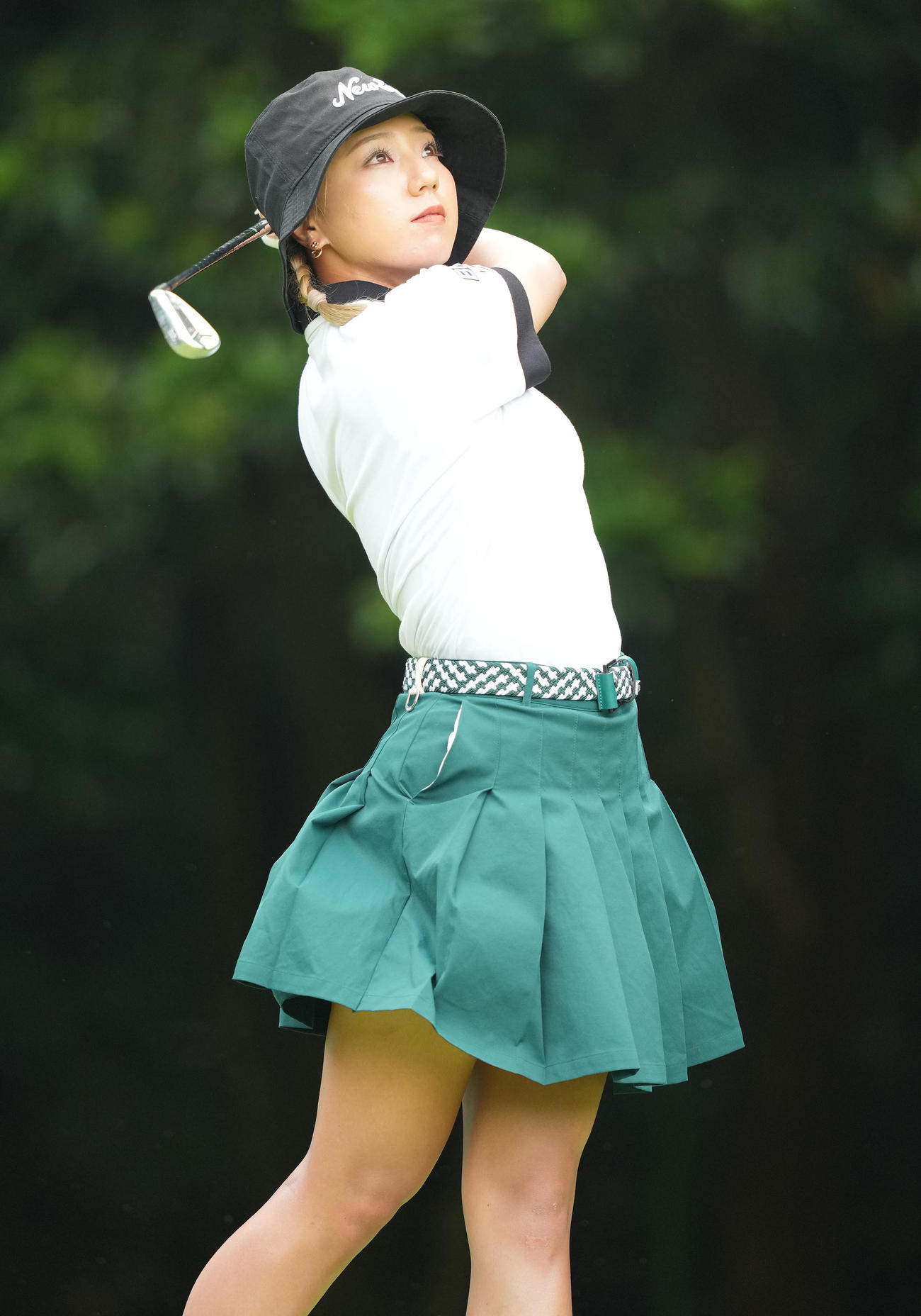4番、ティーショットを放つ宮田（撮影・鈴木みどり）