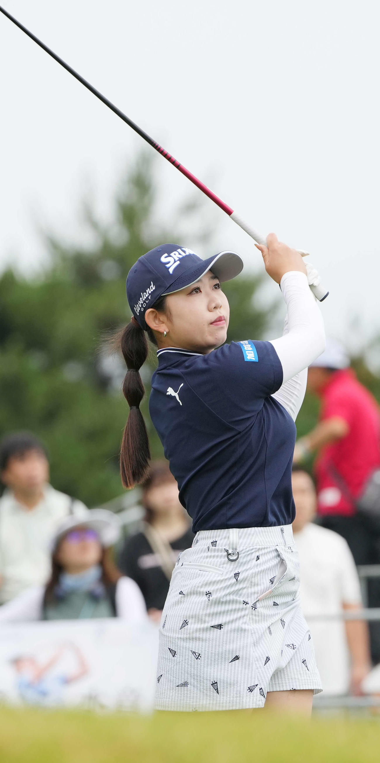 1番、ティーショットを放つ内田（撮影・小沢裕）