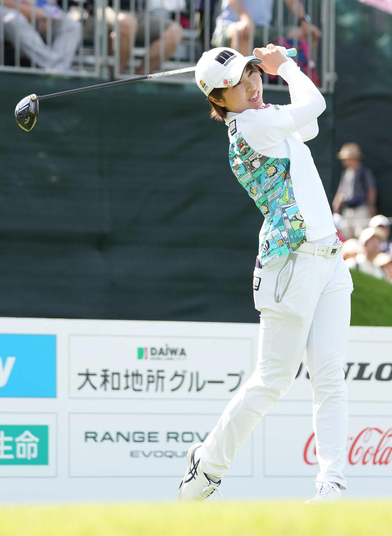1番、ティーショットを放つ小野（撮影・小沢裕）