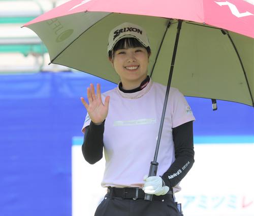 1番、手を振ってスタートする尾関（撮影・黒川智章）