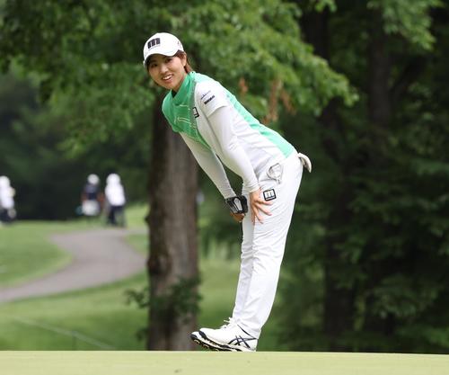 2日目　12番、バーディーパットを外し悔しがる小野（撮影・黒川智章）